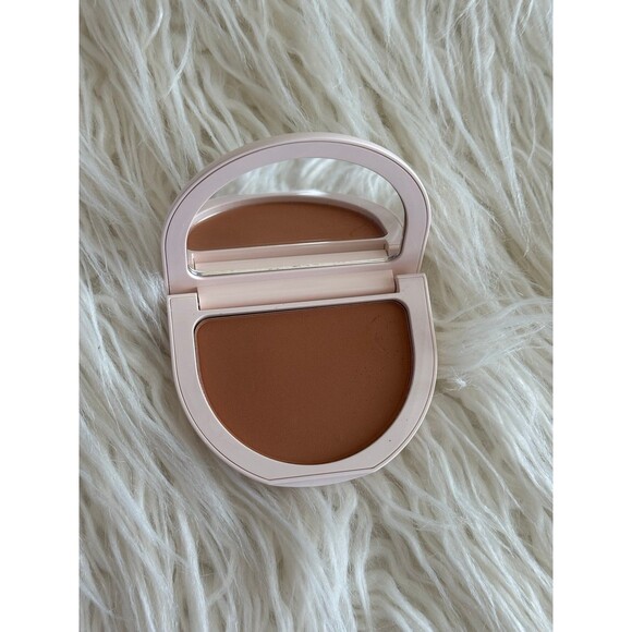 Rare Beauty True to Myself Tinted Pressed Talc-Free Finishing Powder Amber - Picture 7 of 10